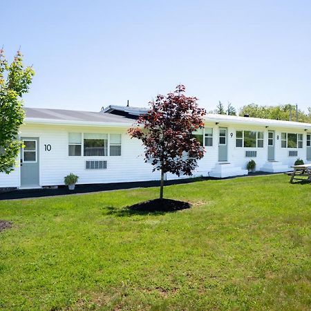 The Breeze Motel Wolfville Exteriör bild
